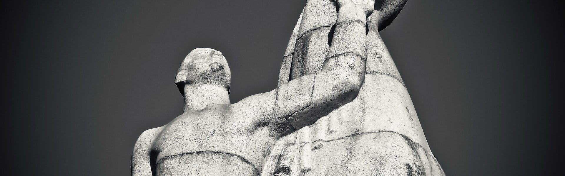statue